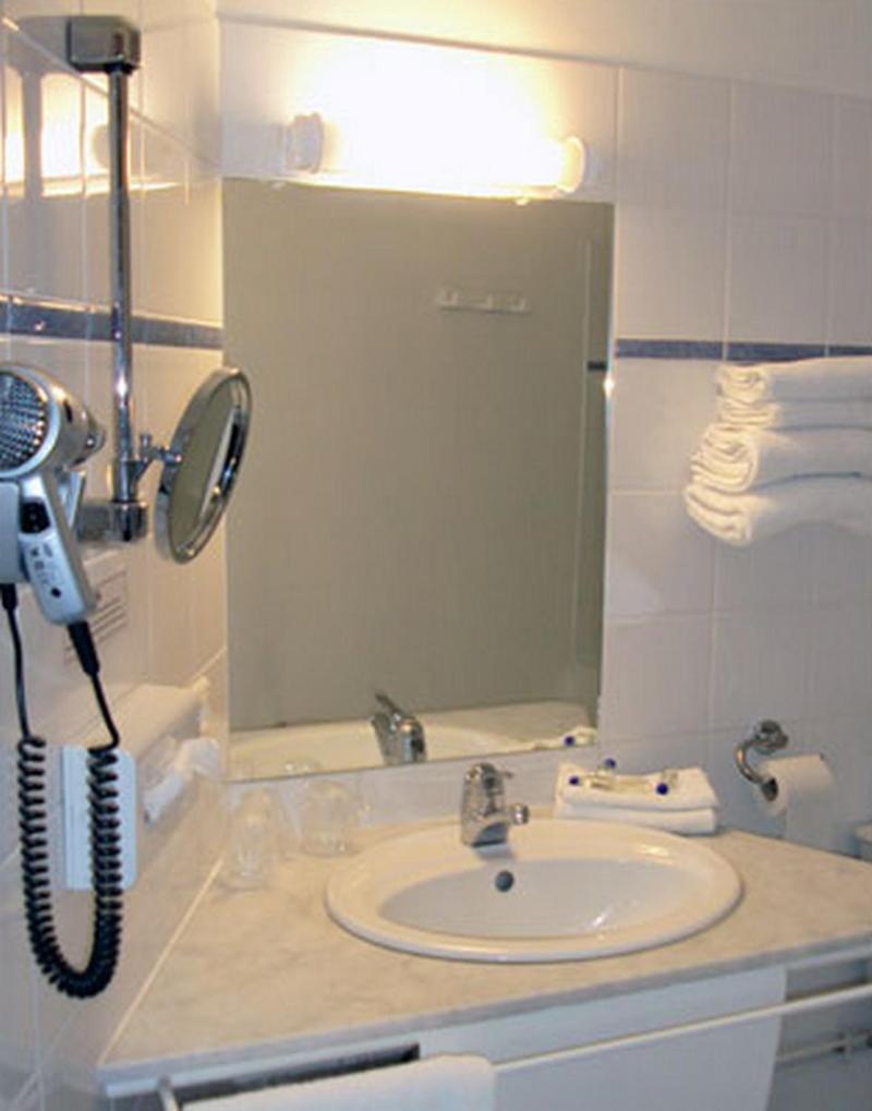 Les Colonnes Strasbourg Zenith Hotell Eckbolsheim Exteriör bild
