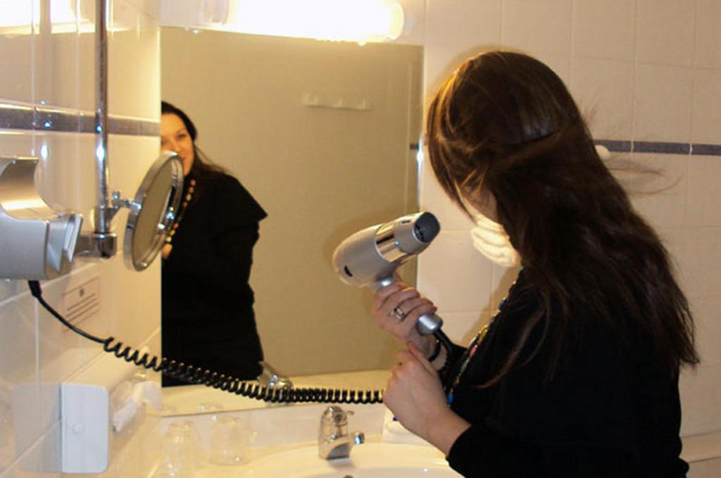 Les Colonnes Strasbourg Zenith Hotell Eckbolsheim Rum bild